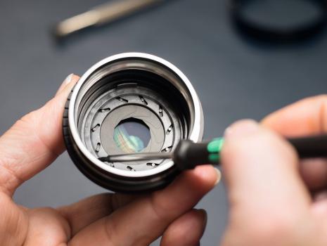 Coulisses Leica : fabrication des objectifs